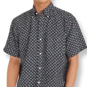 J Crew short sleeve linen shirt, in daisy print. Size Medium. Classic